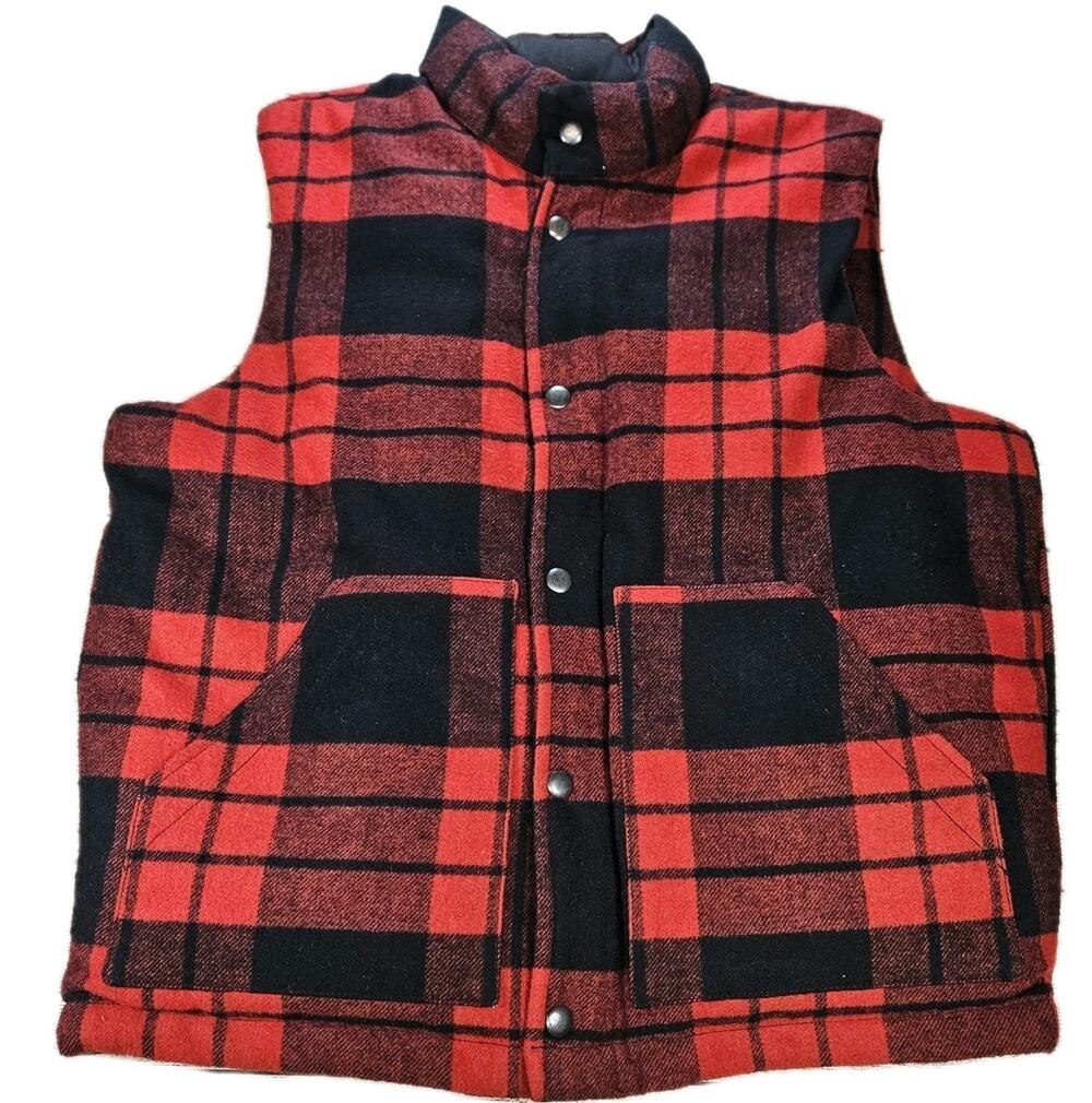 Old Navy Mens Flannel Puffer Vest Size Large Red Black Lumberjack Plaid Classic
